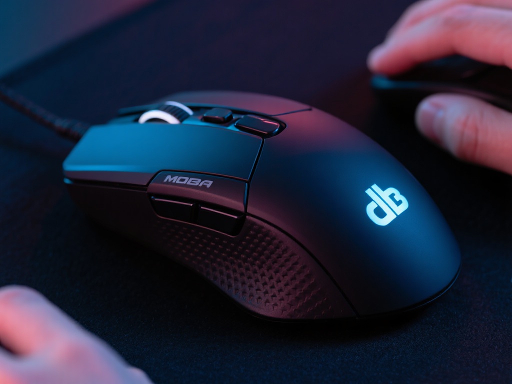 此外，MOBA玩家常常需要长时间进行游戏，而鼠标的